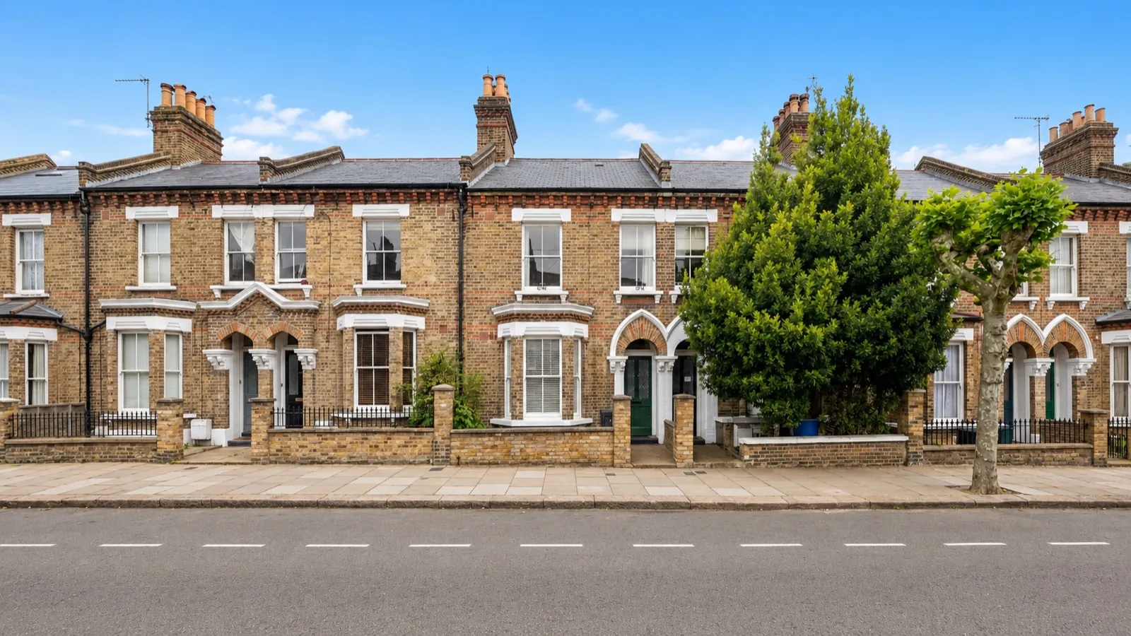 Exterior property photography for London estate agents